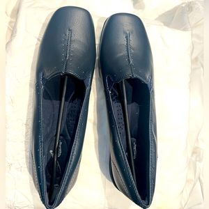 EASY STREET Women's Purpose Flats